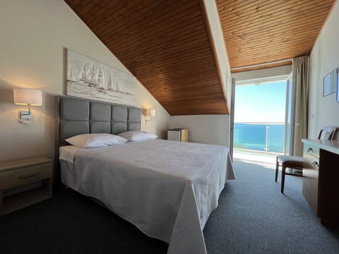 Double Room, Balcony, Sea View (2nd Floor) | Memory foam beds, in-room safe, desk, laptop workspace