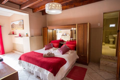 Honeymoon Chalet, 1 Bedroom | Free WiFi, bed sheets