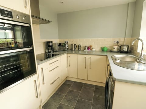 Cottage | Private kitchen | Cookware/dishes/utensils