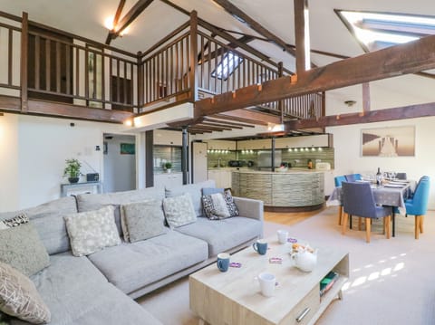 Cottage | Living area | TV