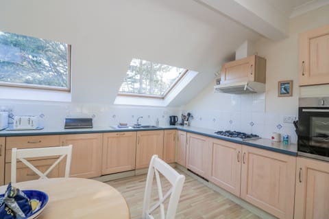 Dishwasher, cookware/dishes/utensils