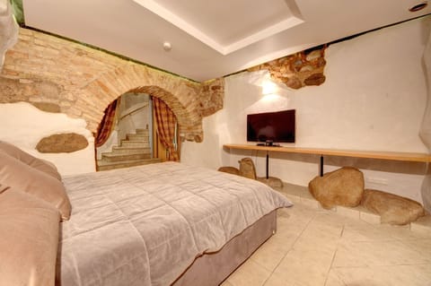 Apartment, 1 Bedroom, Terrace | 1 bedroom, minibar, laptop workspace, soundproofing