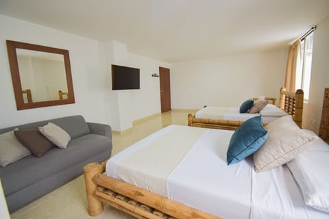 Standard Quadruple Room | Desk, free WiFi