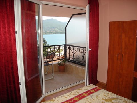 Apartment, 1 Bedroom, Balcony, Lake View | Balcony