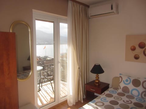 Double Room, Balcony, Lake View | Free WiFi, bed sheets