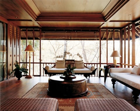 Suite (COMO Suite) | Egyptian cotton sheets, premium bedding, down comforters