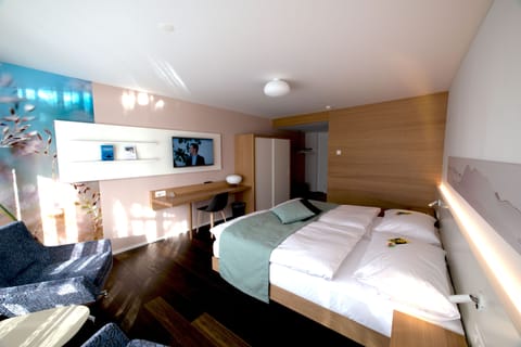 Premium Double Room | Desk, free WiFi, bed sheets