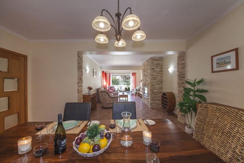 Villa, 3 Bedrooms | In-room dining