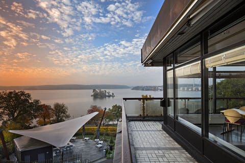 Sundeck