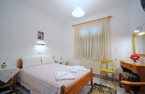 Laptop workspace, blackout drapes, iron/ironing board, free WiFi