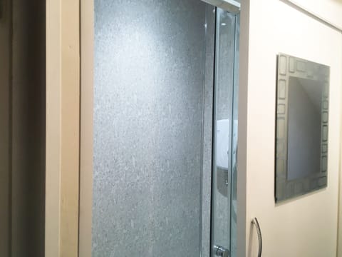 Basic Townhome | Bathroom shower