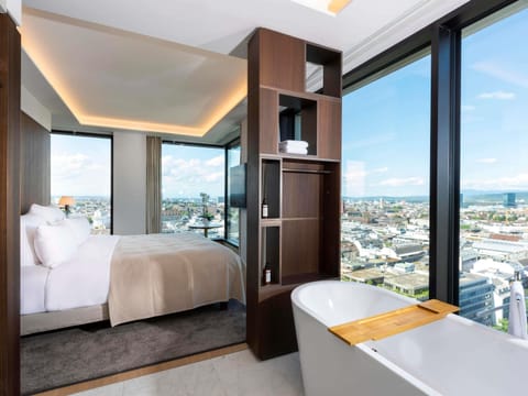 Premium bedding, minibar, in-room safe, desk