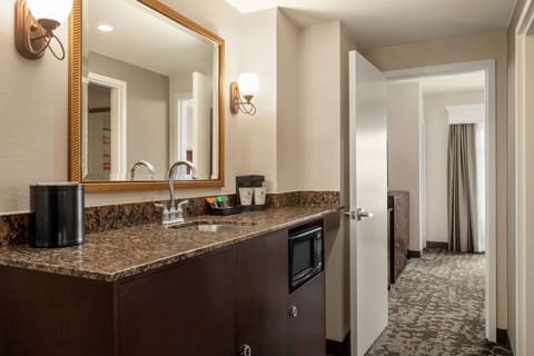 Suite, 1 King Bed with Sofa bed, Non Smoking | Minibar