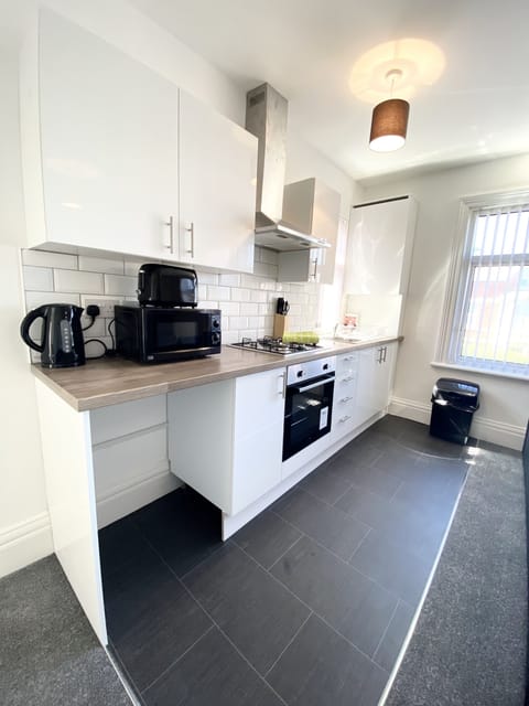 Standard Apartment, Ensuite (Grape Suite ) | Private kitchen