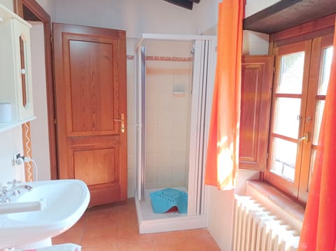 Apartment, 2 Bedrooms (Rosa) | Bathroom | Shower, rainfall showerhead, hair dryer, bidet