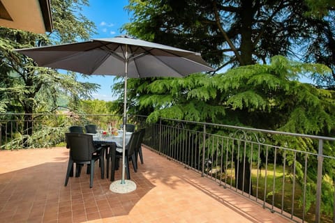 Family Apartment, 3 Bedrooms, Microwave (Villa Alberti Apt Emma 900m from) | Outdoor dining