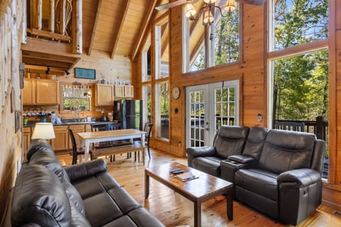 Cabin, 3 Bedrooms | Living room | Smart TV