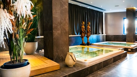 Sauna, hot tub, steam room, Turkish bath, body treatments, aromatherapy