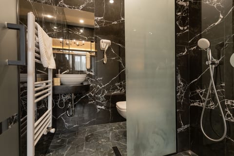 Design Double Room | Bathroom | Free toiletries, hair dryer, bathrobes, slippers