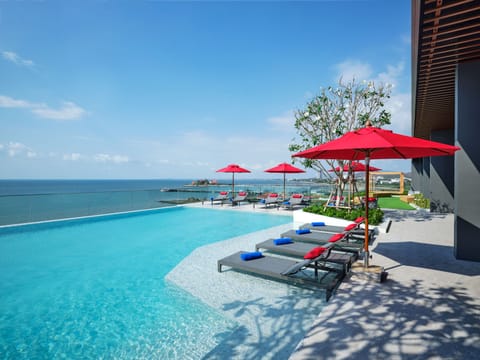 2 outdoor pools, open 7:00 AM to 7:00 PM, free cabanas, pool umbrellas