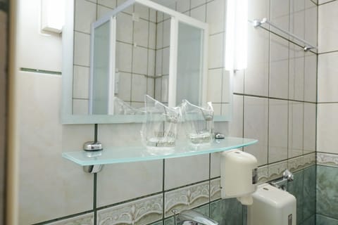 Shower, free toiletries, hair dryer, towels