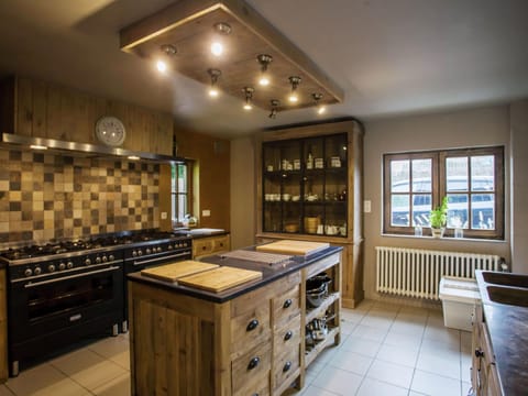 House | Private kitchen | Fridge, highchair