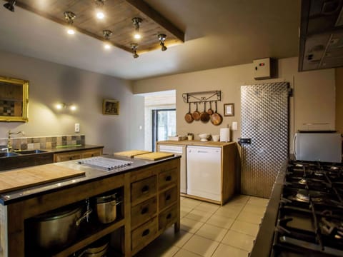 House | Private kitchen | Fridge, highchair