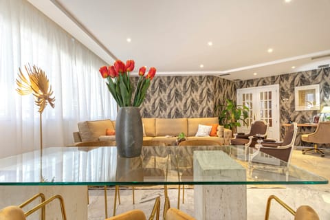 Apartment (3 Bedrooms) | In-room dining