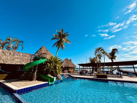 2 outdoor pools