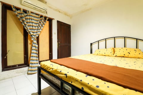 Standard Double Room | Desk