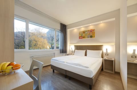 Classic Double or Twin Room | Desk, WiFi (free), bed sheets
