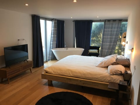 Suite (Agosta) | Minibar, individually decorated, individually furnished, desk