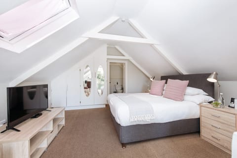 Studio (Loft) | Premium bedding, in-room safe, individually decorated