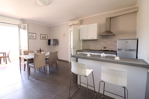 House, 2 Bedrooms, Balcony, City View | Dining room