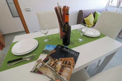 House, 1 Bedroom, City View | Dining