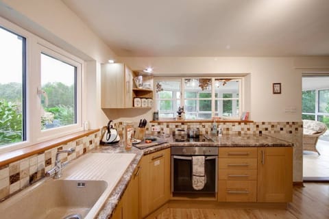 Luxury Cottage | Private kitchen | Full-size fridge, microwave, oven, stovetop