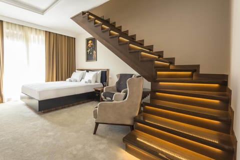 Grand Suite | Premium bedding, minibar, soundproofing, iron/ironing board