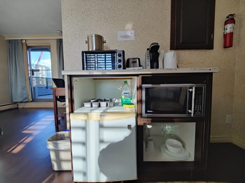 Penthouse Suite with Patio, Harbour & City View | Microwave