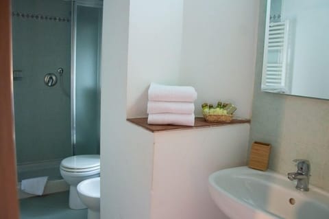 Triple Room | Bathroom | Shower, towels