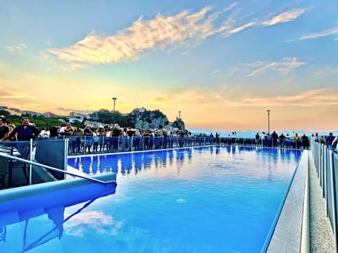 Seasonal outdoor pool, open 9:00 AM to 7:00 PM, pool umbrellas