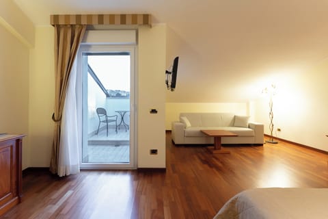 Suite | Living area | LCD TV