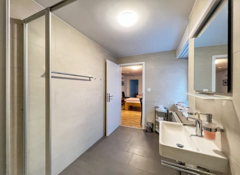 Quadruple Room | Bathroom | Towels