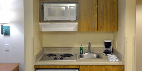 Deluxe Studio Suite, 1 King Bed, Non Smoking | Private kitchen | Fridge, microwave, stovetop, coffee/tea maker