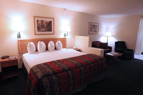 Premium bedding, in-room safe, desk, blackout drapes