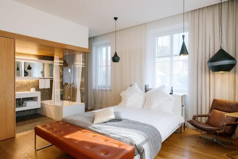 Junior Suite | Hypo-allergenic bedding, free minibar, in-room safe, desk