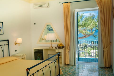 Standard Room, Sea View | Premium bedding, minibar, in-room safe, desk