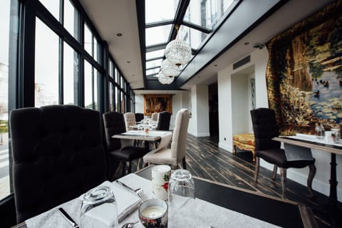 Daily full breakfast (EUR 15 per person)