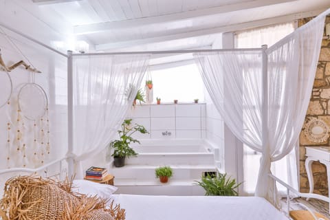 Deluxe Room, Jetted Tub | Premium bedding, in-room safe, desk, free WiFi