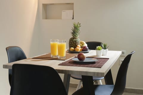 Apartment, 1 Bedroom | In-room dining