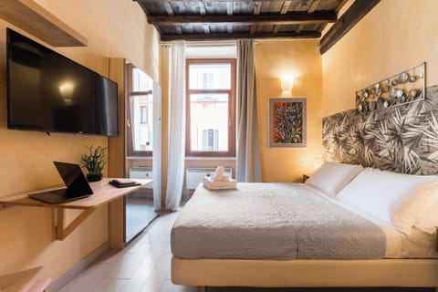 Economy Double or Twin Room, 1 Bedroom, Private External Bathroom | Premium bedding, down comforters, individually furnished, desk